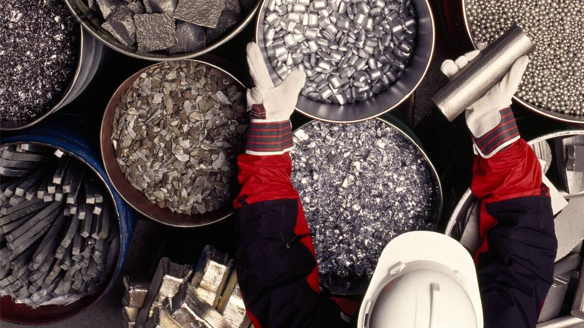 CUT Raw materials container