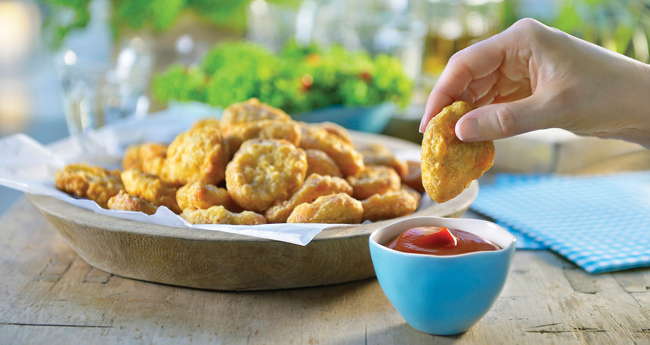 basket-tempura-chicken-nuggets-with-hand