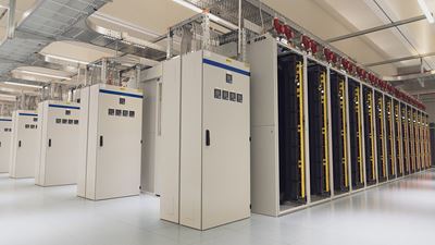 Der größte Teil der insgesamt 1500 Quadratmeter Rechenzentrumsfläche wird bereits genutzt. Pro Rack darf die IT bis zu 20 kW elektrische Leistung ziehen.