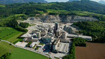 2012 unterstützte GEA den deutsch/österreichischen Hersteller Rohrdorf Zement mit der weltweit ersten nachgeschalteten Entstickungsanlage für die Zementproduktion. Die Anlage umfasst eine GEA Wärmerückgewinnungseinheit (WHRU) und einen Übertragungskreislauf, damit die Wärme vor Ort wiederverwendet werden kann.