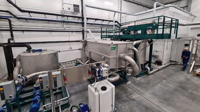 Eine Schlamm-Rückgewinnungsanlage für einen weltweit führenden Lachszüchter in Norwegen. Der GEA sludge Decanter pro 2500 bietet eine effiziente Entwässerung und ist mit einer integrierten Fernwartung ausgestattet. 