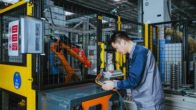 Roboteranlage für die Fertigung von Flanschanschlüssen am GEA Standort für Flow Components in Suzhou, China.
