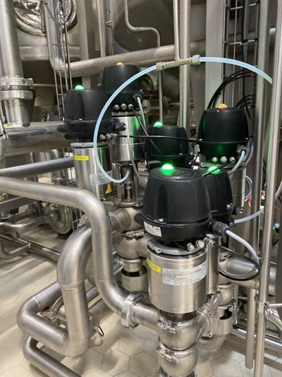Prozessventilblock mit VARIVENT Doppelsitzventilen Typ R, Wechselventilen Typ W/Eco, hygienischen Leckagescheibenventilen und hygienischen Scheibenventilen