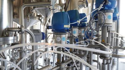 Ventilknoten aus vermischungssicheren GEA VARIVENT® Doppelsitzventilen für die Entalkoholisierung