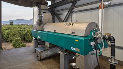 Bild 1: Der GEA sludge Decanter sorgt für einen hohen Entwässerungsgrad bei deutlich geringerem Wasserverbrauch, was zu einer täglichen Wassereinsparung von 50.000 Litern führt. (Foto: GEA)