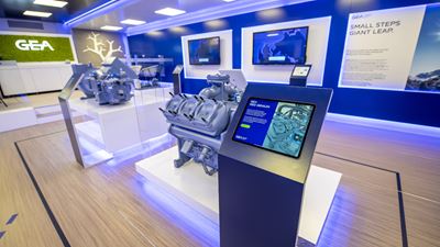 Gäste im HRT Truck haben bei ihrem Besuch nicht das Gefühl, in einem Truck Auflieger zu sein, sondern in einem modernen Präsentationsraum. (Foto: GEA)