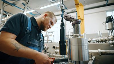 Fig. 1: Inadequately secured process plants are often the cause of accidents in production. This is why GEA now also equips the aseptic double-seat valves of the Aseptomag range with lockout-tagout (LoTo) devices. Source: GEA