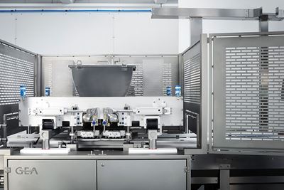 Top vertical injectors for cakes and pastry
