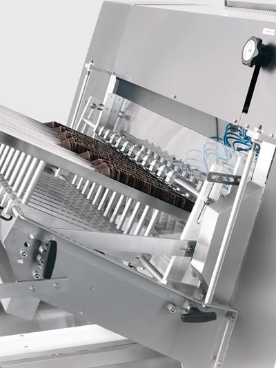 Universal denester for foils, cups and blisters