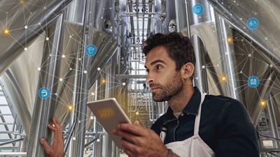 Mehr Qualität und Leistung durch Integration maschineller und menschlicher Intelligenz