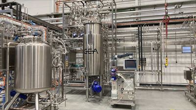 Erstmals besprechen New-Food-Experten ihre Perfusionsplattform als Schlüsseltechnologie für moderne Upstream-Bioprozesse und eine kontinuierliche Verarbeitung in der Zellkultivierung und Präzisionsfermentation. Sie besteht aus Bioreaktoren der GEA-Axenic-Linie in Kombination mit dem Single-Use-Separator GEA kytero. Quelle: GEA