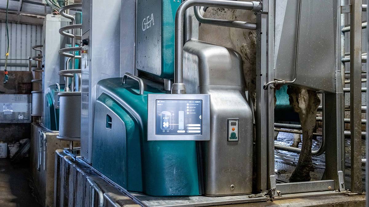 GEA-DairyRobot-R9500