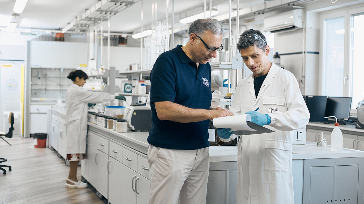 Luigi Vallifuoco, ICAI CEO (left) keeps in close contact with ICAI scientists