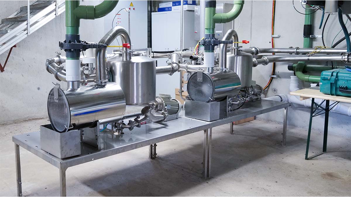 Central receiver unit, dairyrobot R9650, batch milking, automatic group milking, ams