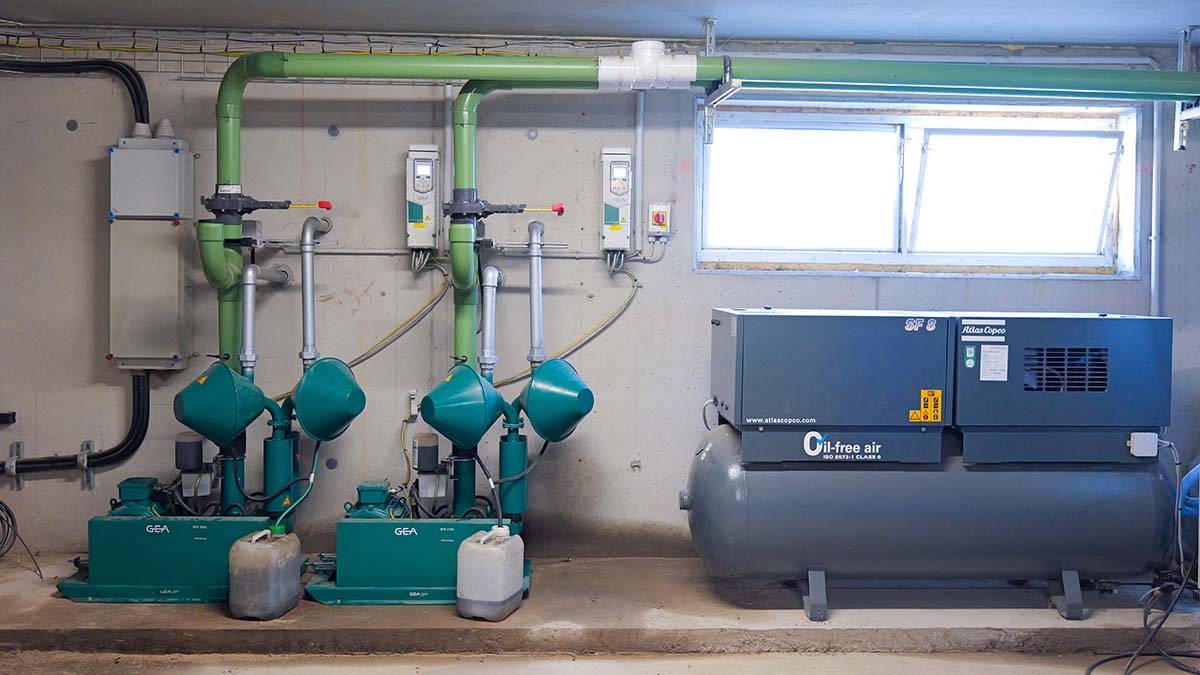 vacuum pump, r9650, cellar, subway, batch milking