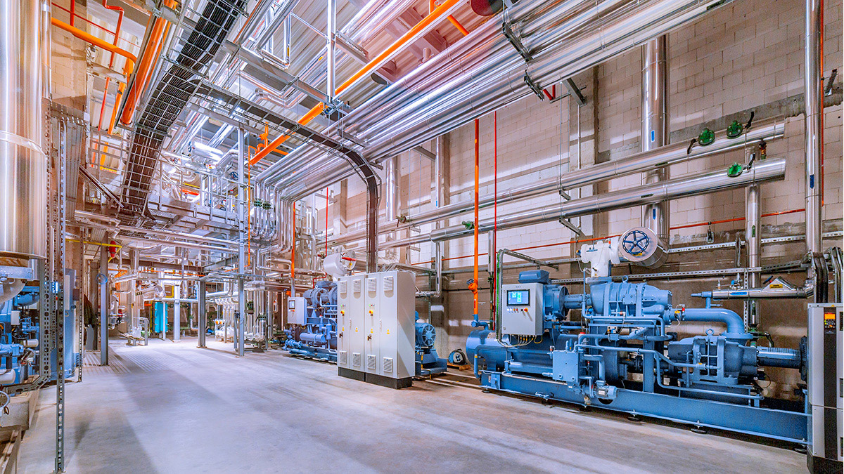 2-stufiger Schraubenverdichter Grasso von GEA im Kälteanlagenraum von Wipasz