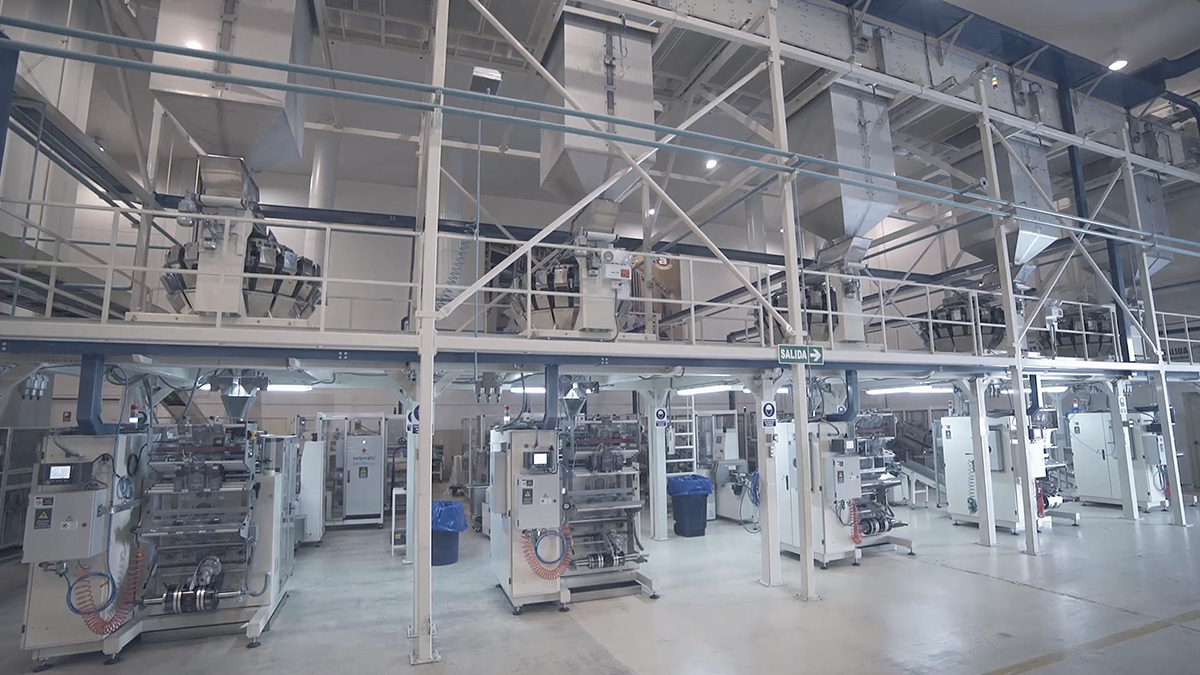 آلات التعبئة والتغليف العمودية