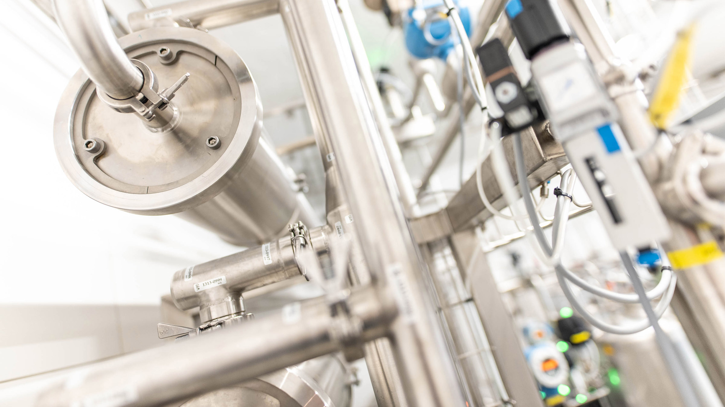 Use reverse osmosis to make a great dealcoholized beer which retains original flavors and aromas