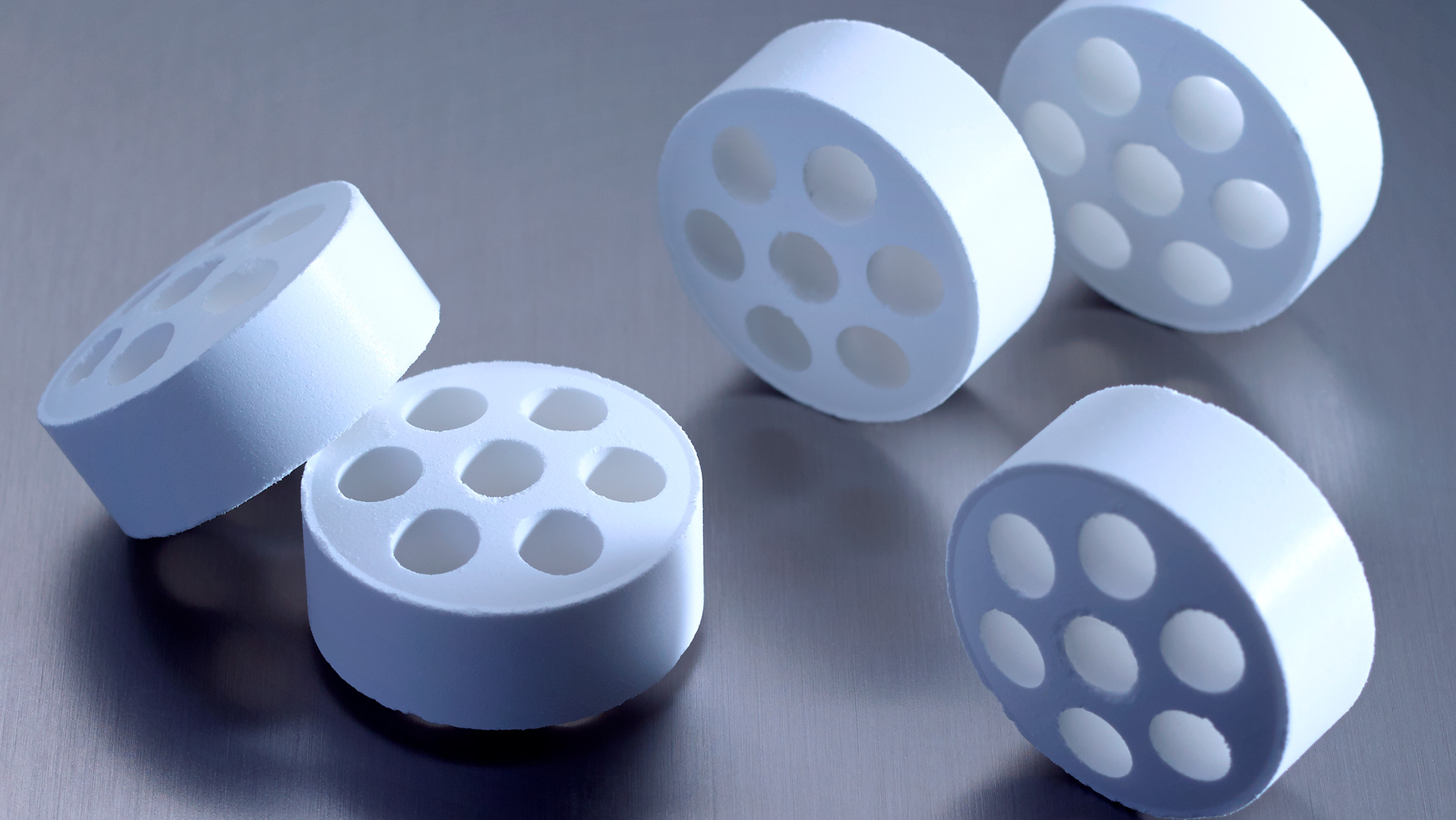 Pills with vertical holes