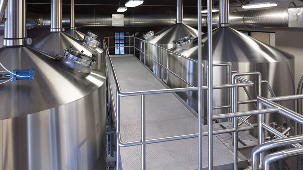 COMPACT-STAR™ 80bbl brew system for craft brewers