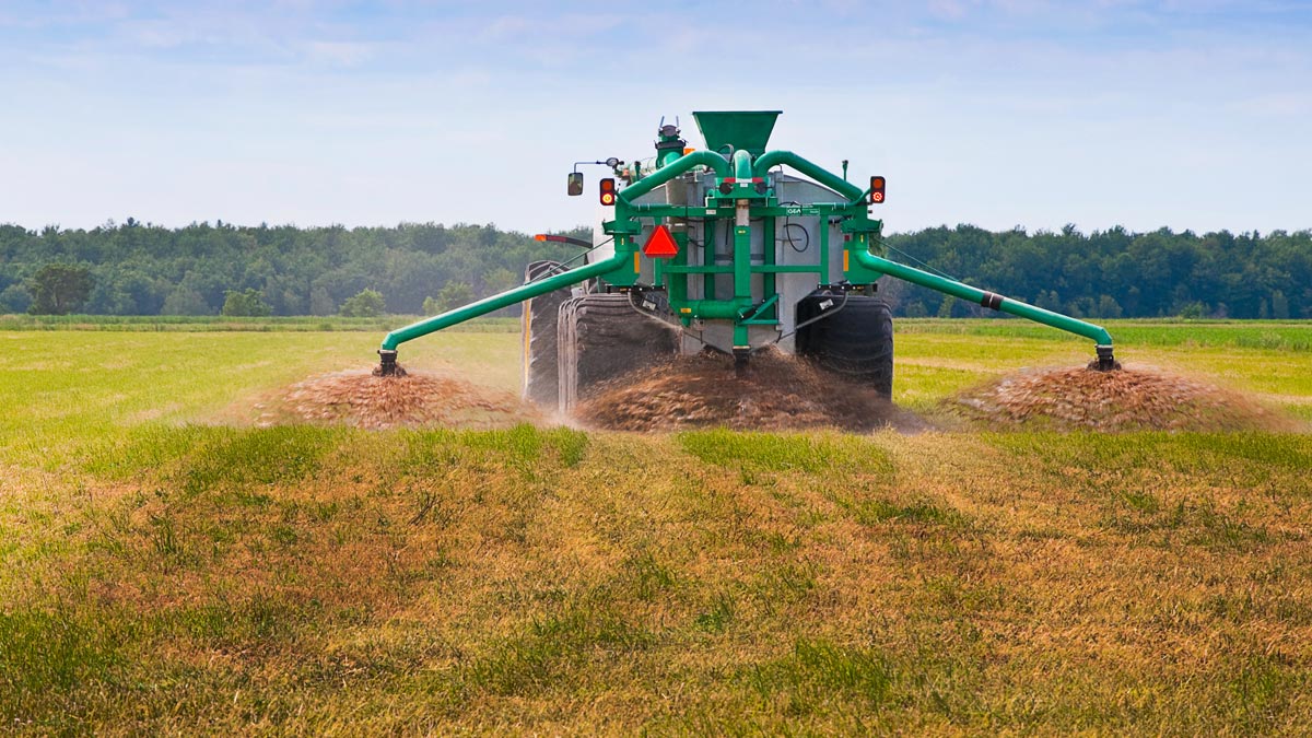 38-Foot Tool Bar with Three Deflectors