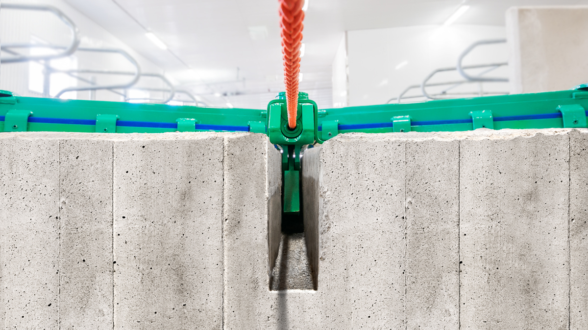 Free Stall Cleaner - Deep Groove Scraper