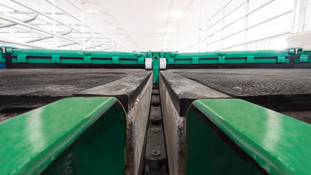 Free Stall Cleaner with Chain