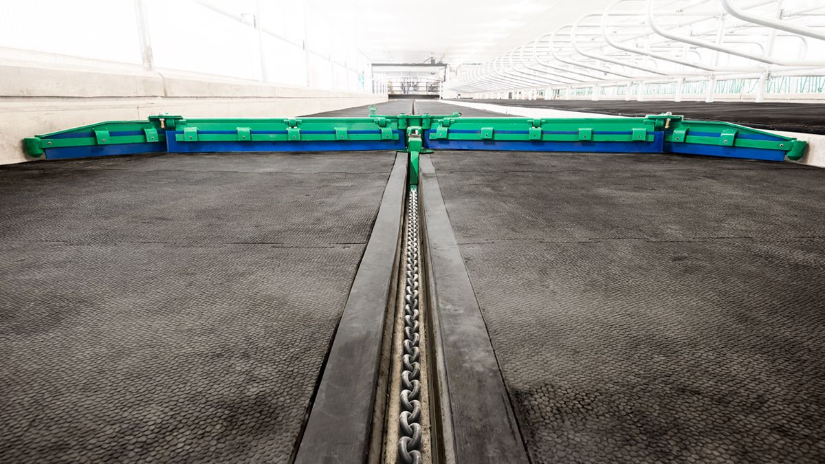 Free Stall Cleaner with Chain