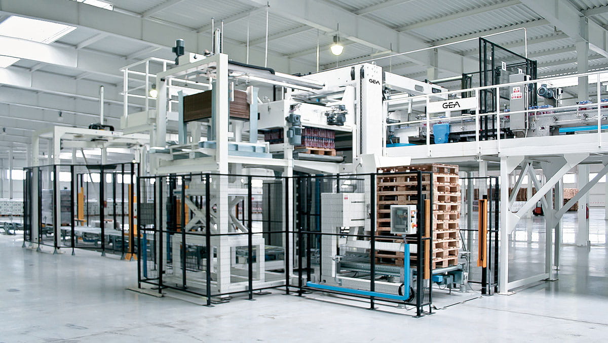 The Agilis palletizer with high level product infeed