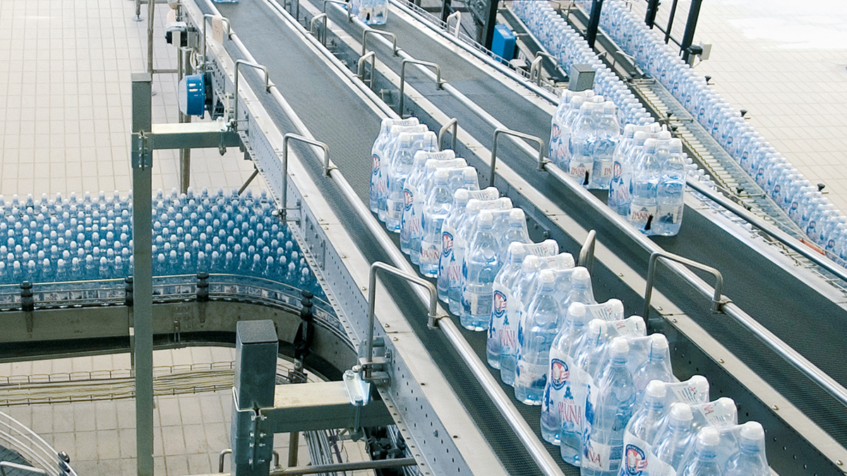 Shrink-wraps and full bottles conveyors