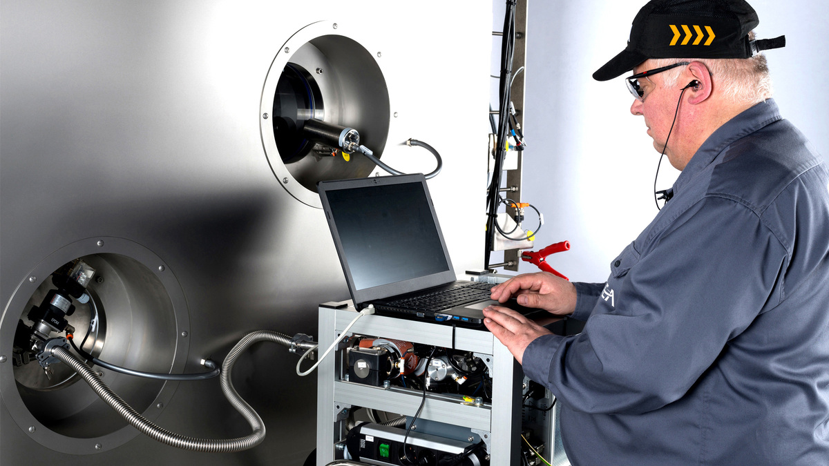 LYOVAC freeze dryer with mobile LYOPLUS