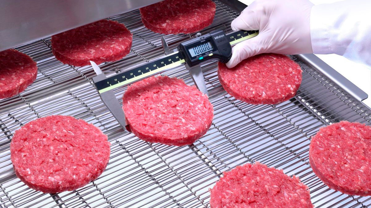 Measuring width of patties created with food forming plates on GEA MultiFormer