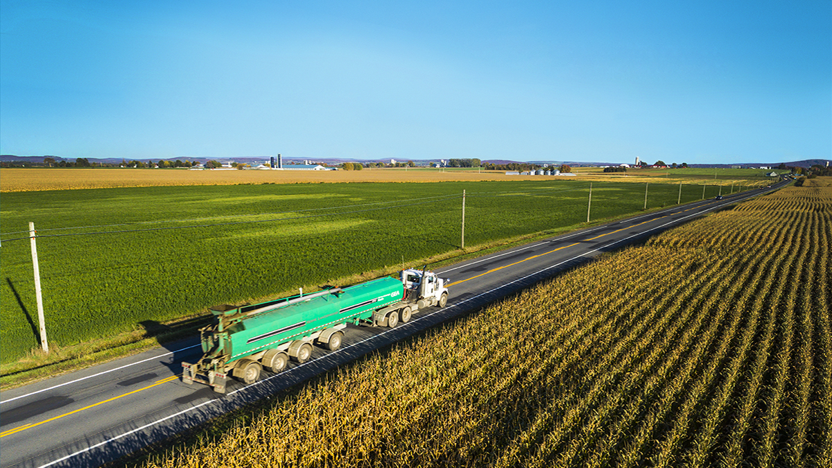STR Series Manure Semi-Tanker on the road