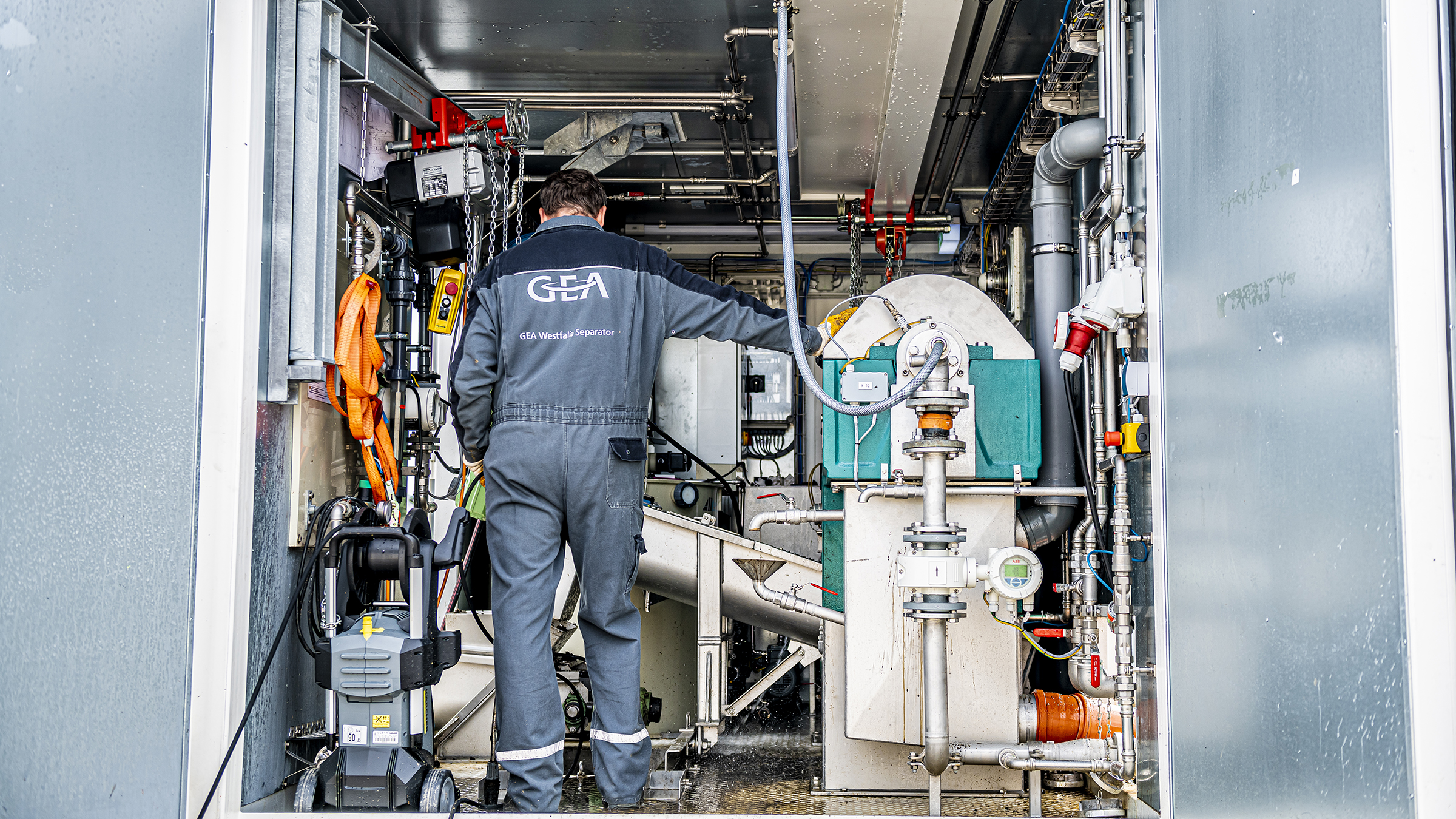 Mobile Decanter unit inside view