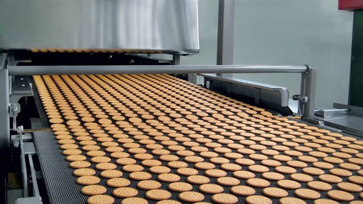 Hard biscuit exit oven header