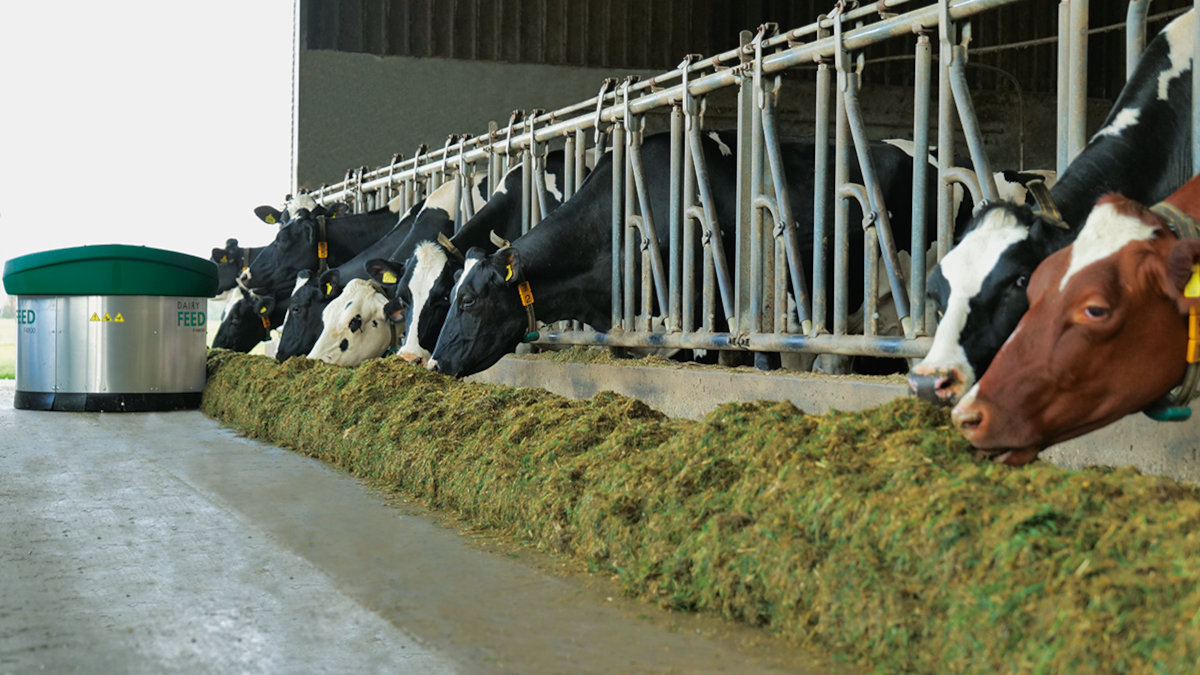 Feed Pusher - DairyFeed F4800